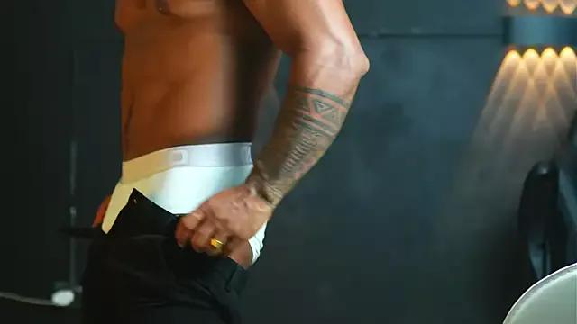 CallumMuscle from StripChat is Freechat
