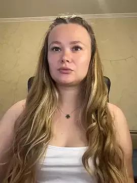 CaramelleGirl from StripChat is Freechat