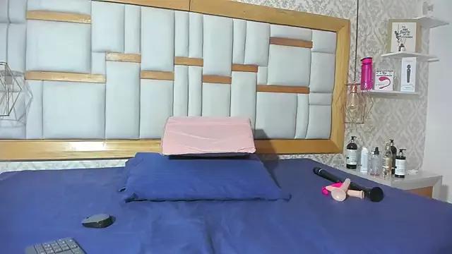 carol_juicyy from StripChat is Freechat