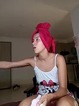 Carolindalun from StripChat is Freechat
