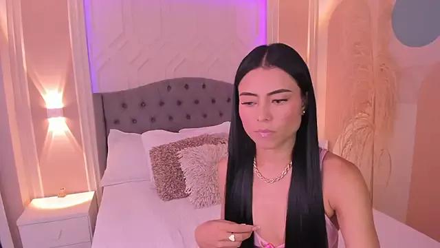 CarolineGray from StripChat is Freechat