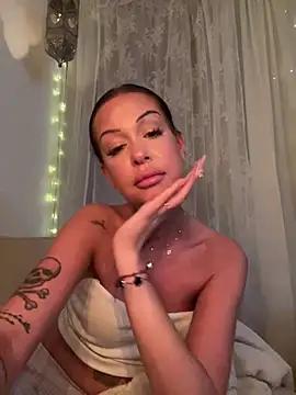 Carolinekronkvist from StripChat is Freechat