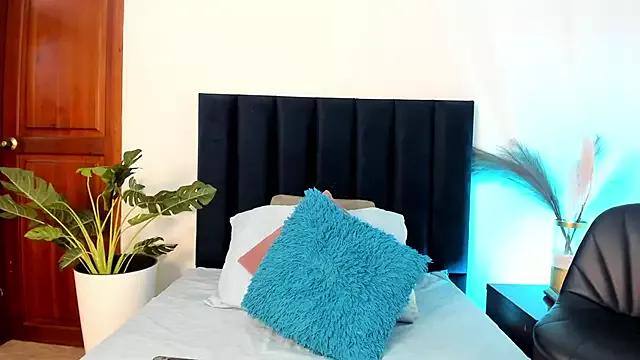 Check-out our cam rooms range and converse on a personal level with our delicious livecams streamers, showing off their spicy curves and toys.