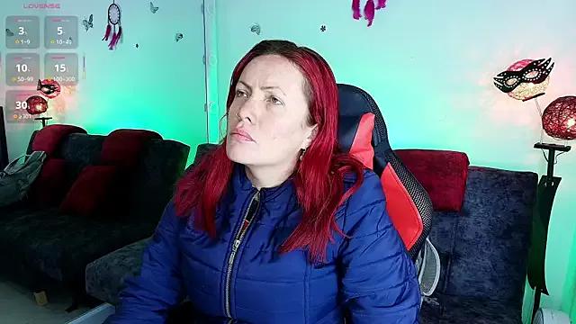 carolinhe_ from StripChat is Freechat