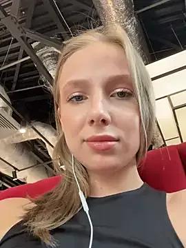 CaseyStar from StripChat is Freechat