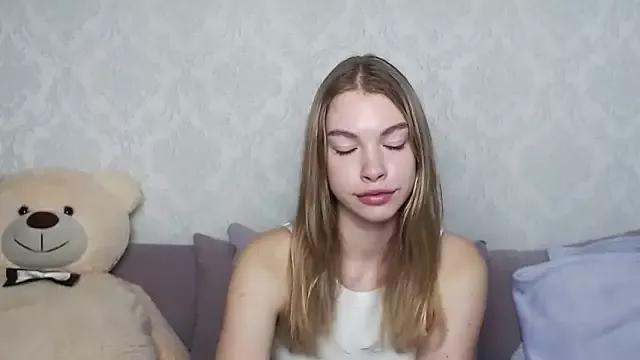 CassieDi from StripChat is Freechat