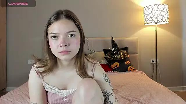 Check-out our cam rooms range and converse on a personal level with our delicious livecams streamers, showing off their spicy curves and toys.