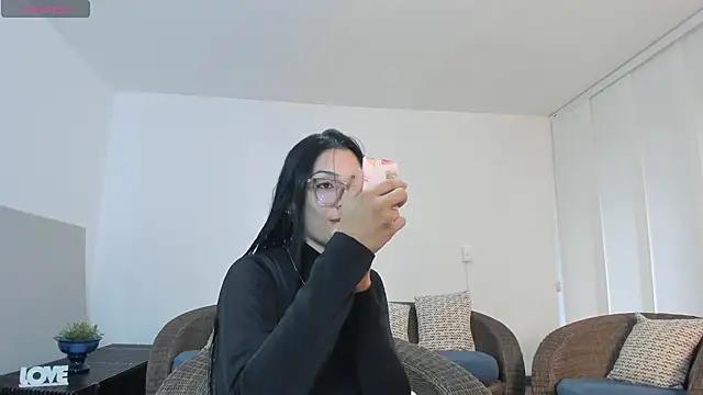 charlottewhitte from StripChat is Freechat