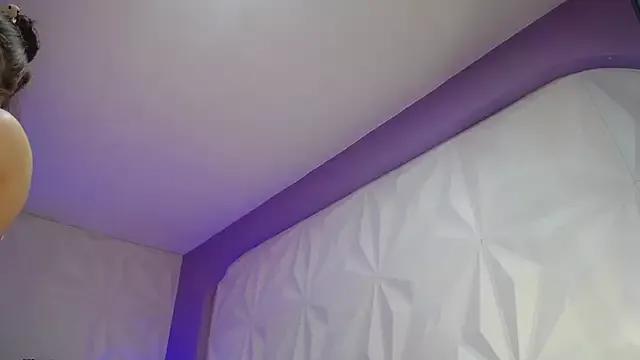 Cherrylionn from StripChat is Freechat