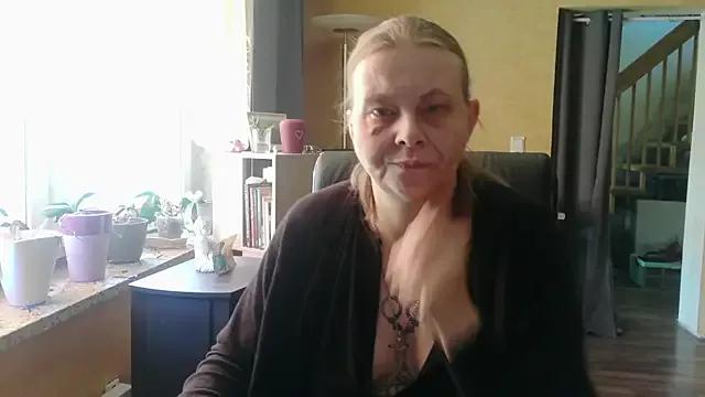 Cherrysweetkiss from StripChat is Freechat