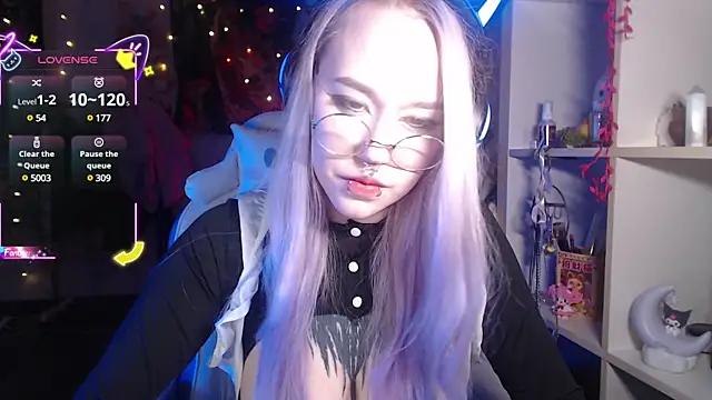 Check-out our cam rooms range and converse on a personal level with our delicious livecams streamers, showing off their spicy curves and toys.