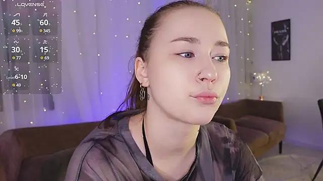 chloe_nnaked from StripChat is Freechat