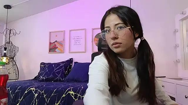 chloebrownnn from StripChat is Freechat