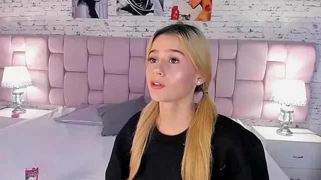 Check-out our cam rooms range and converse on a personal level with our delicious livecams streamers, showing off their spicy curves and toys.