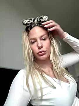Chloemillerrxx from StripChat is Freechat