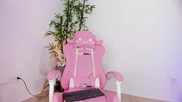 Check-out our cam rooms range and converse on a personal level with our delicious livecams streamers, showing off their spicy curves and toys.