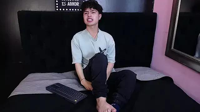 Check-out our cam rooms range and converse on a personal level with our delicious livecams streamers, showing off their spicy curves and toys.