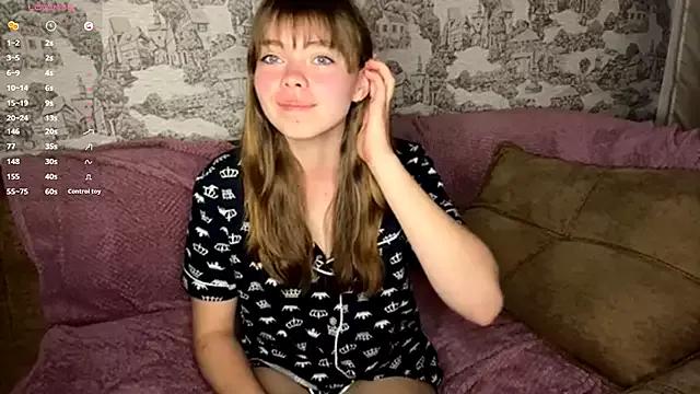 CoralinaEastoy from StripChat is Freechat