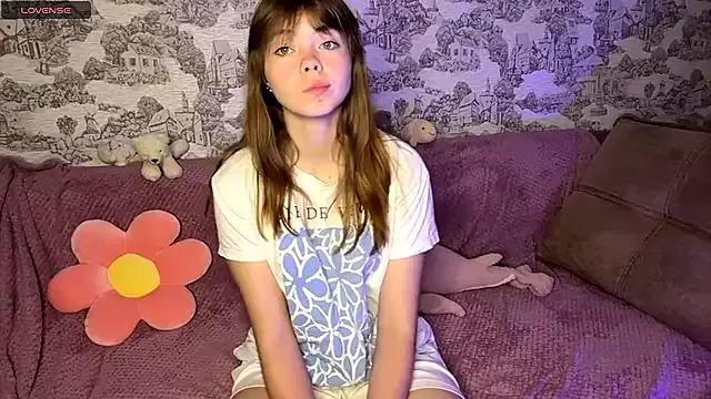CoralinaEastoy from StripChat is Freechat