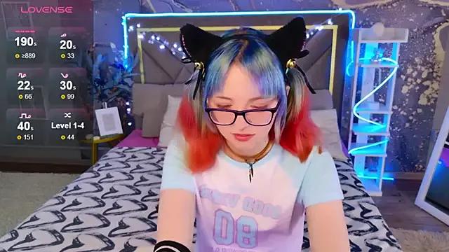 CoralineYoung from StripChat is Freechat