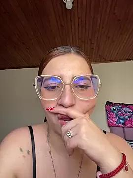 CoraVibes from StripChat is Freechat