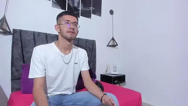 Couple_gay_kinky from StripChat is Freechat