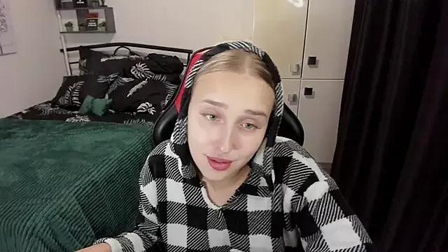 CrazyBitchInLace from StripChat is Freechat