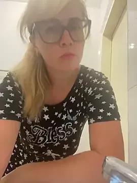 Crystal00Girl from StripChat is Freechat