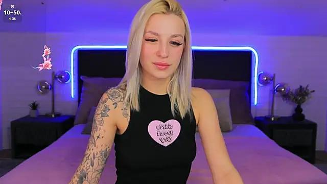 Crystal_Barbie from StripChat is Freechat