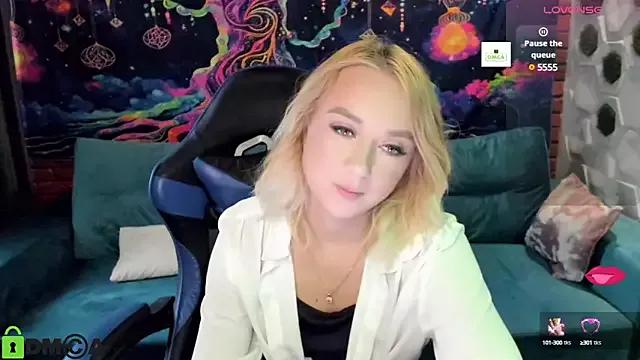 Check-out our cam rooms range and converse on a personal level with our delicious livecams streamers, showing off their spicy curves and toys.
