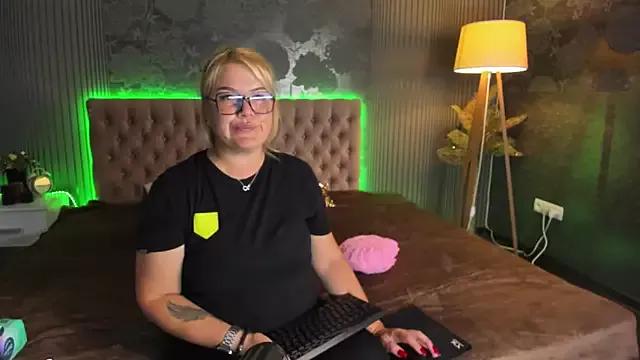 Check-out our cam rooms range and converse on a personal level with our delicious livecams streamers, showing off their spicy curves and toys.
