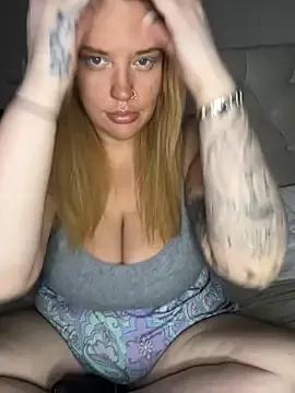 CurvyGirlMyla from StripChat is Freechat