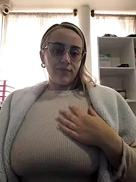 CurvyLust_x from StripChat is Freechat