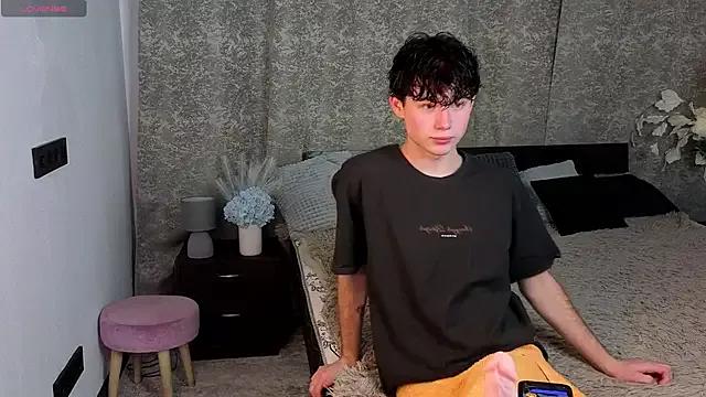 Photos of Cute_Mike from StripChat is Freechat