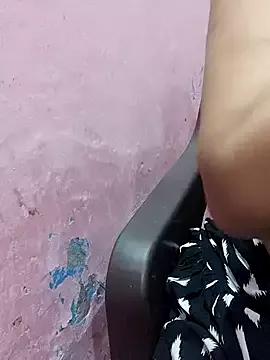 cutee_bhabhi from StripChat is Freechat