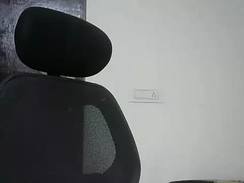 CuteMahii from StripChat is Freechat