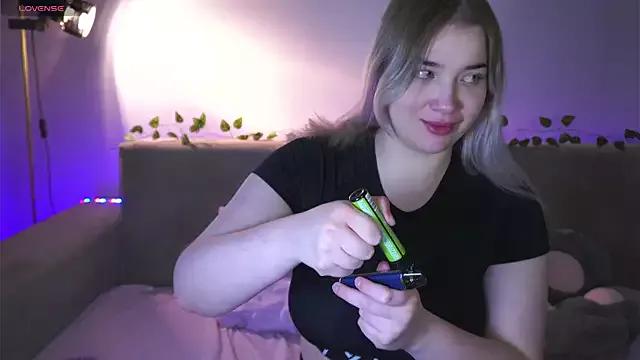 CuteSharloti from StripChat is Freechat