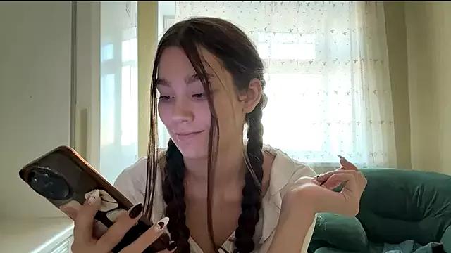 Cuteviola from StripChat is Freechat