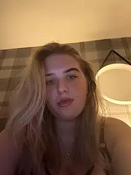 CutieCurvyGirlxo from StripChat is Freechat