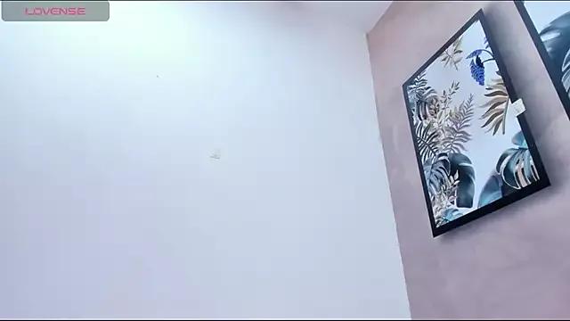 DahianaLincoln from StripChat is Freechat