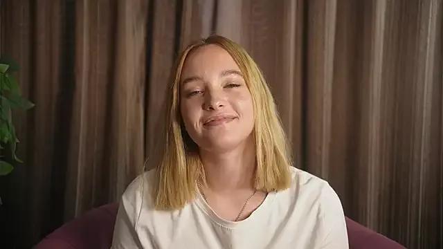 DaisyForland from StripChat is Freechat