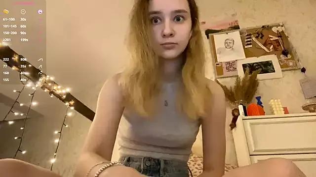 DanaCore from StripChat is Freechat