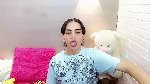 Check-out our cam rooms range and converse on a personal level with our delicious livecams streamers, showing off their spicy curves and toys.