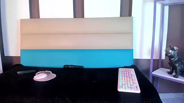 Check-out our cam rooms range and converse on a personal level with our delicious livecams streamers, showing off their spicy curves and toys.