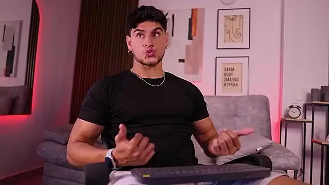DaviesBrown from StripChat is Freechat