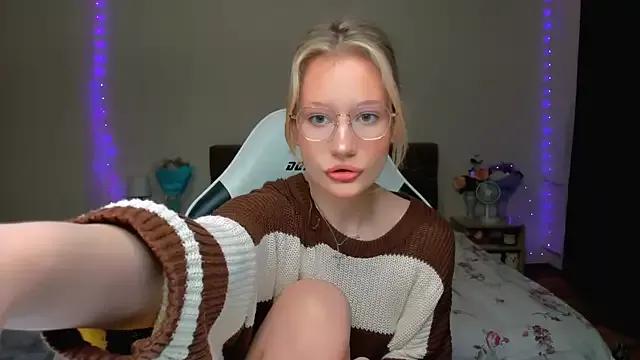 DearLia from StripChat is Freechat