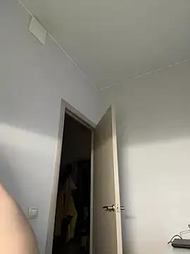 DeliaLoveIt from StripChat is Freechat