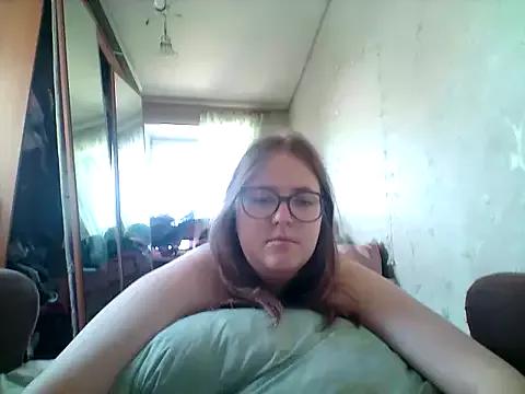 DesireMelissa from StripChat is Freechat