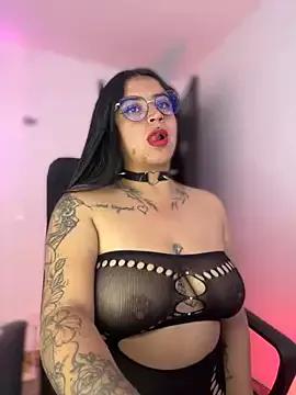 Devilsweet17 from StripChat is Freechat