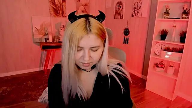 Check-out our cam rooms range and converse on a personal level with our delicious livecams streamers, showing off their spicy curves and toys.